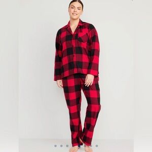 Old Navy Red and Black Plaid Women's Pajama Set